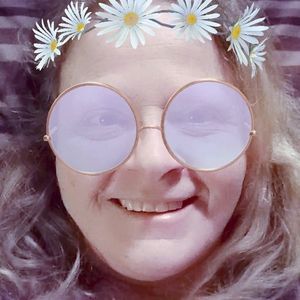 Meet your Posher, Lora